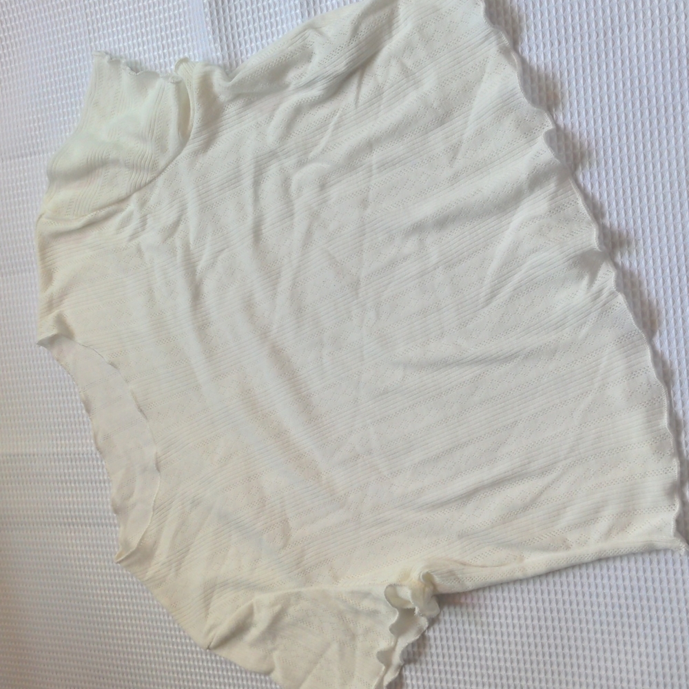 Thin white crop shirt